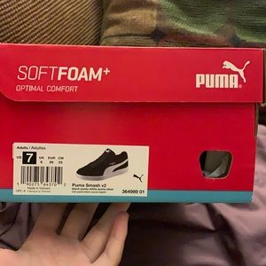 I’m selling brand new pumas shoes for women size 7
